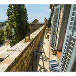 Palace Tower View בית הארחה 4*