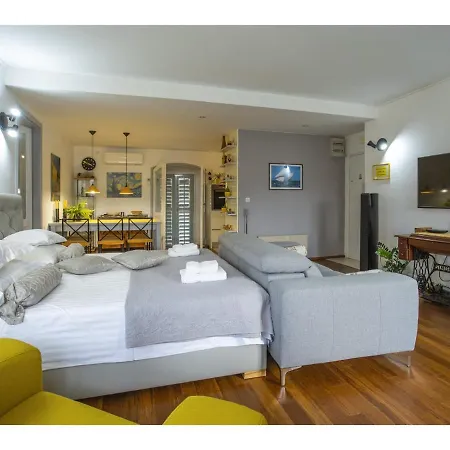 Palace Tower View Πανσιόν Σπλιτ