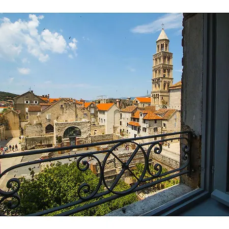 Πανσιόν Palace Tower View 4*