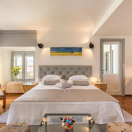 Πανσιόν Palace Tower View 4*