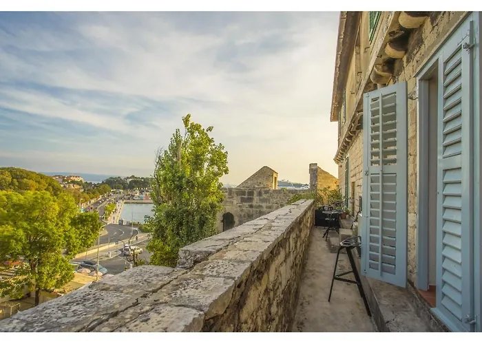 パレス タワー ビュー ゲストハウス スプリト