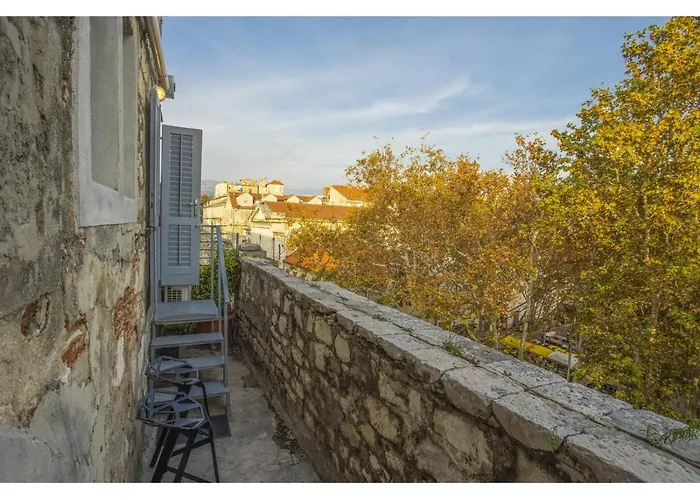 ゲストハウス パレス タワー ビュー 4*