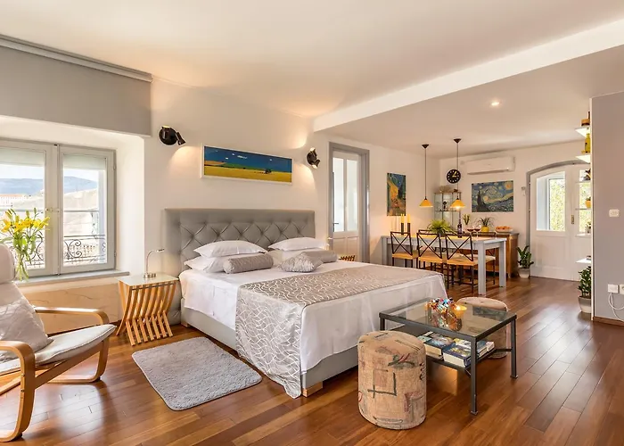 ゲストハウス パレス タワー ビュー 4*