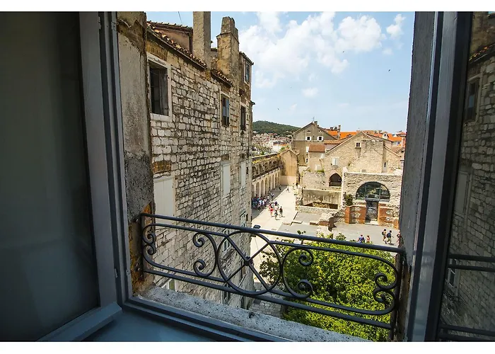 パレス タワー ビュー 4*