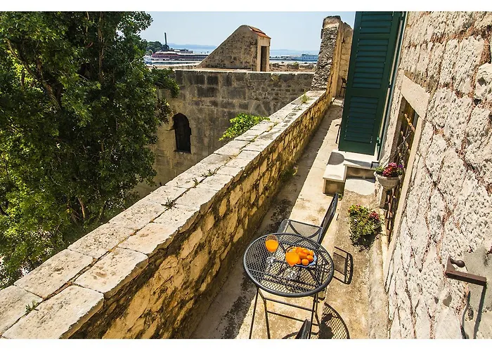 パレス タワー ビュー ゲストハウス スプリト